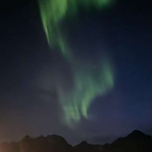 Nattehimmel over Artic Lyngen camp med nordlys